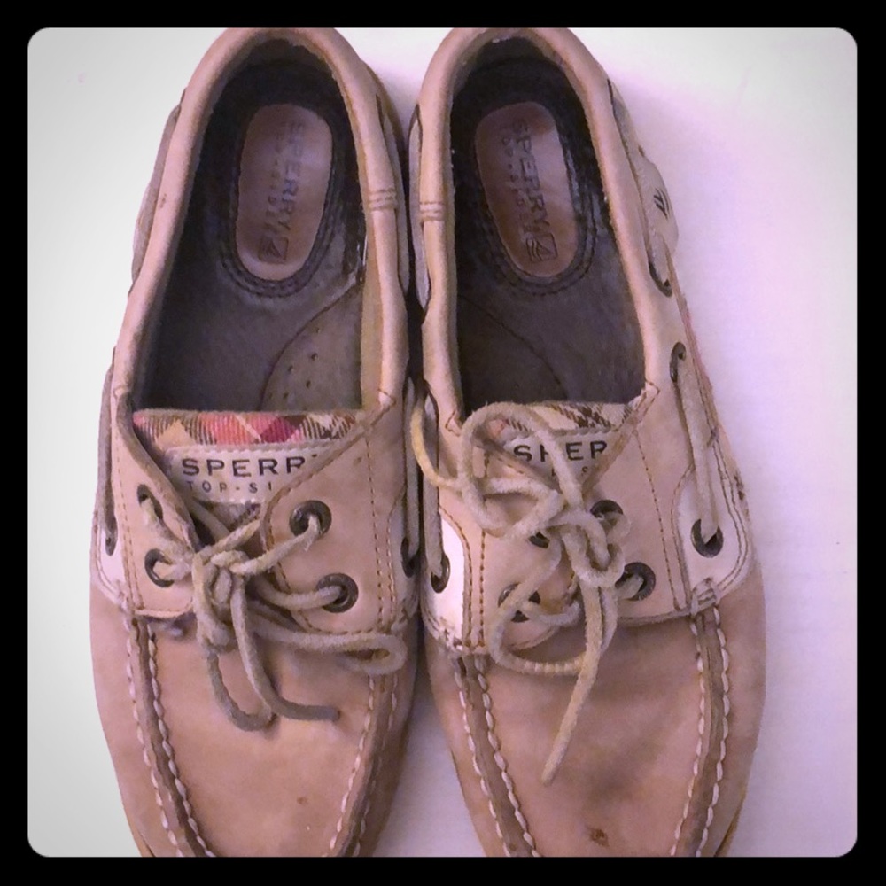 CLOSET CLOSING. MAKE OFFER. Sperry top size 5.5